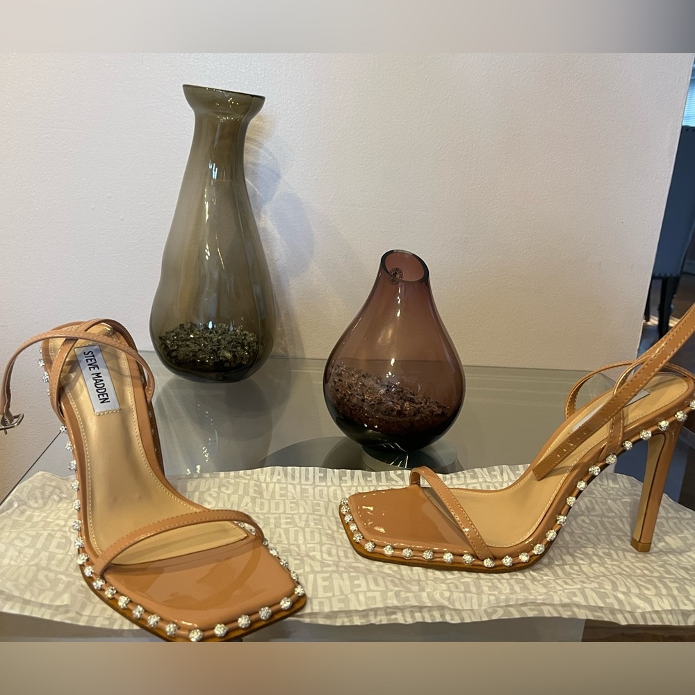 Steve Madden open toe shoes size 7.5 with a 4 inch heel.